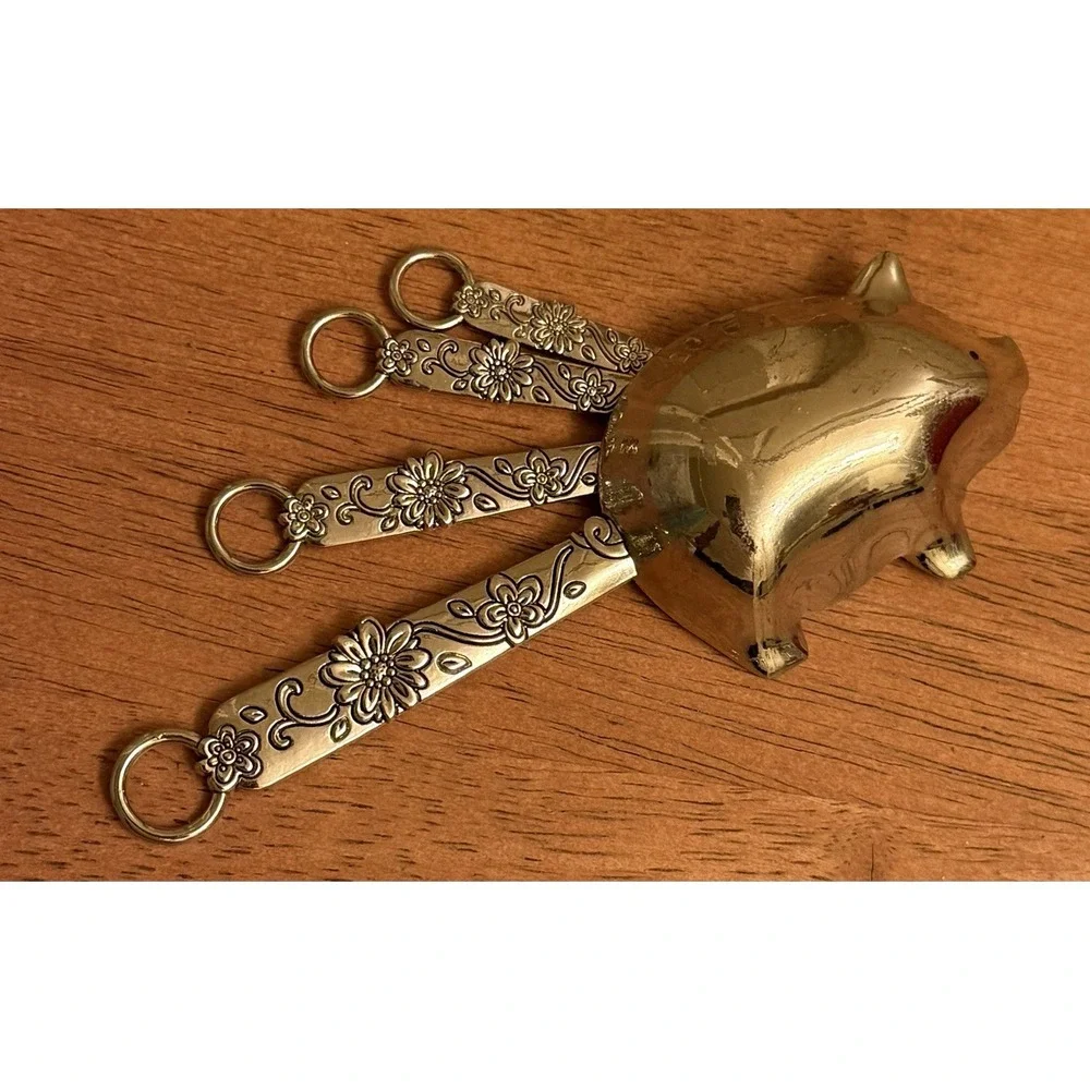 Ganz 4-Piece Measuring Spoons Set, Farmhouse Pigs with one size, Silver, Pink